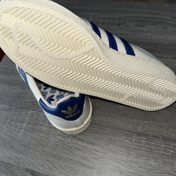 Athletic_Shoes